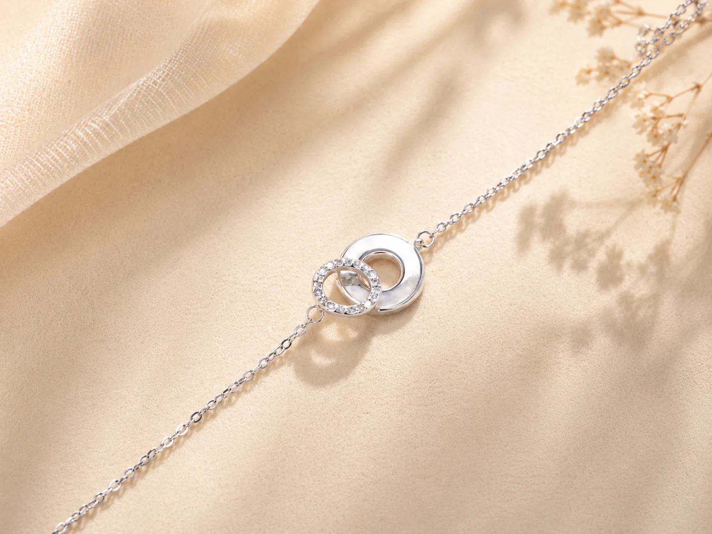 Silver bracelet with interlocking circle pendant