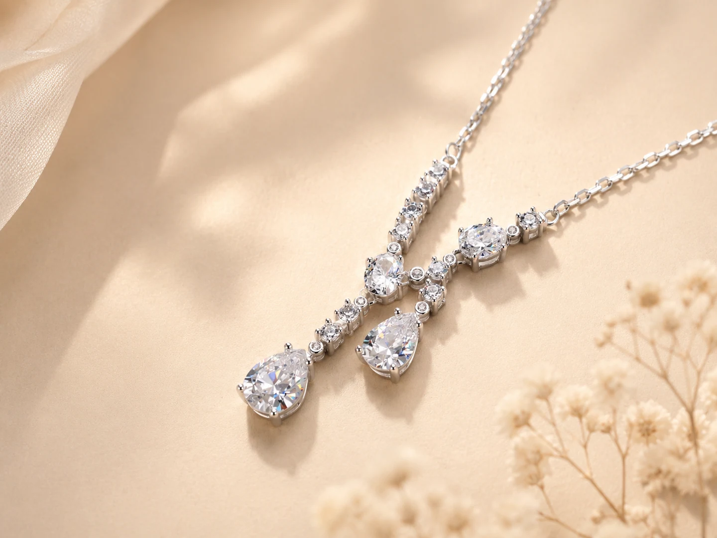 Teardrop cluster silver necklace reference style