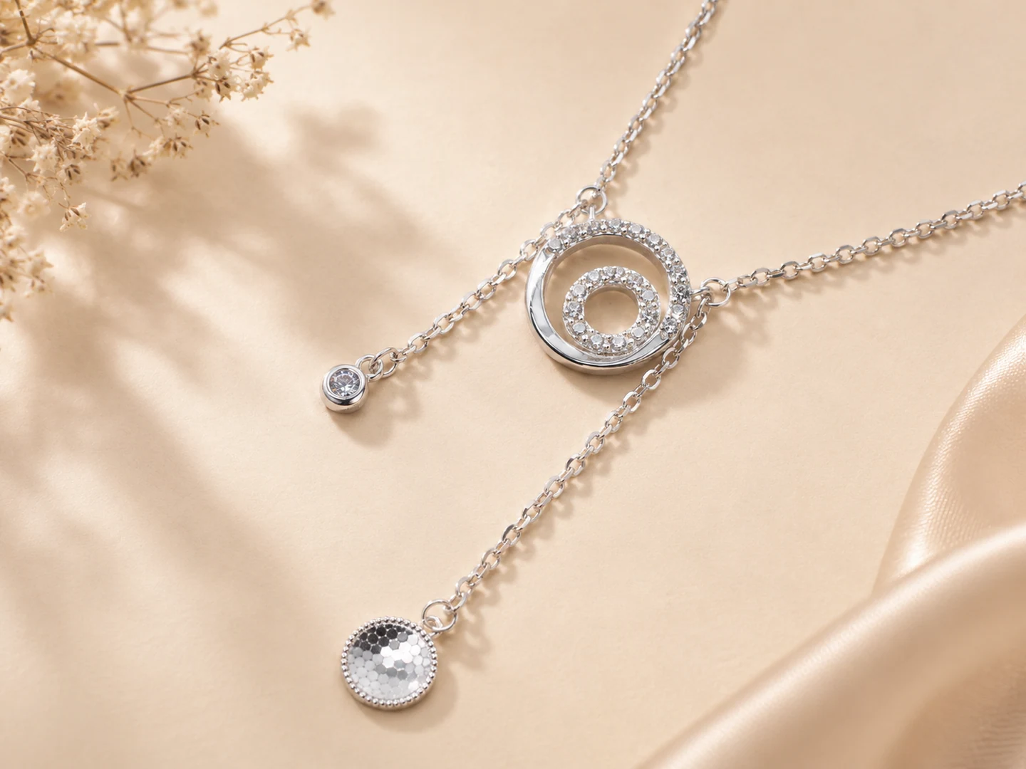 Double circle silver necklace reference style