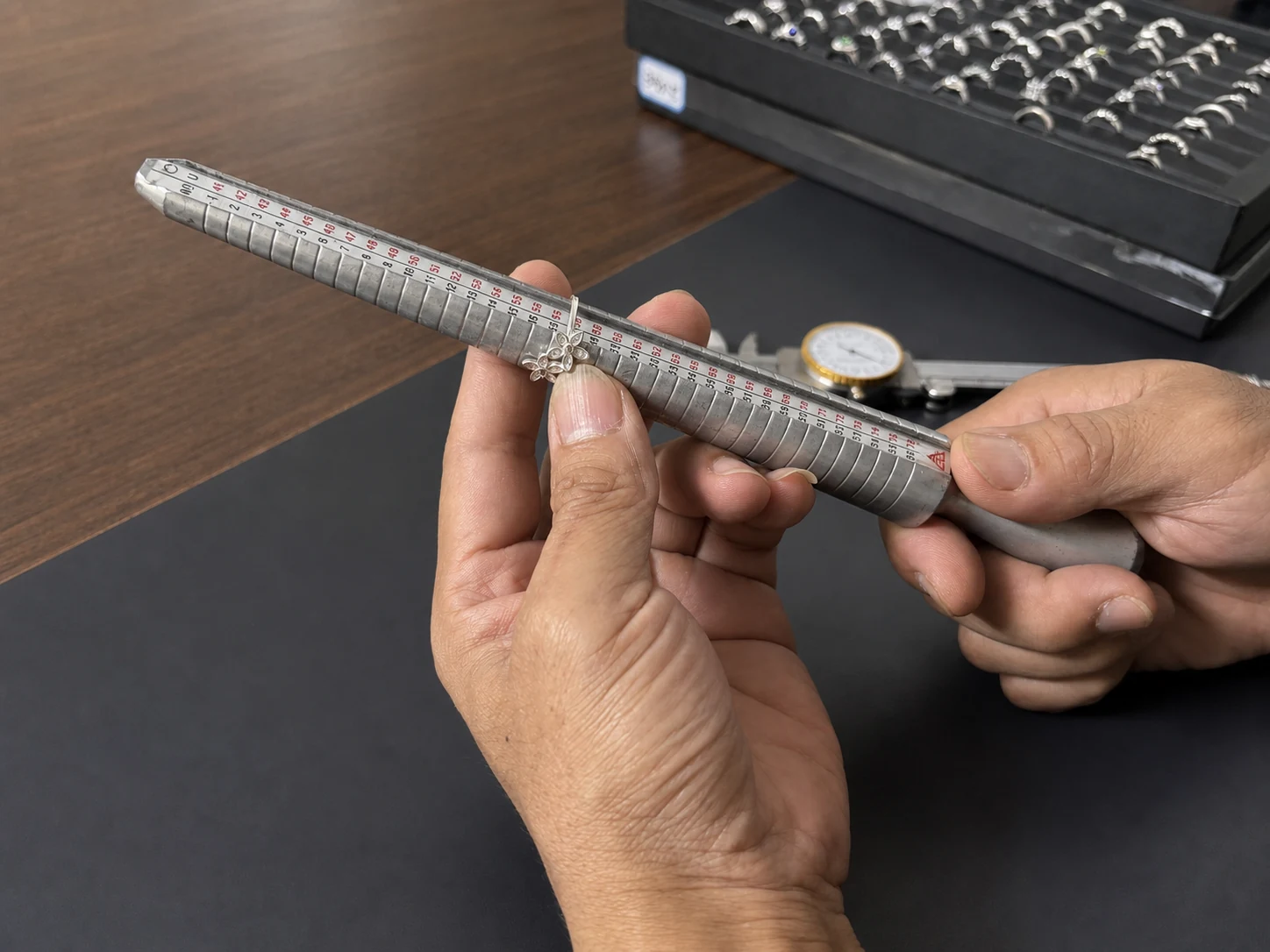 Double bloom silver ring size verification on a ring mandrel